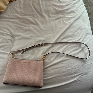 Michael Kors Jet Set Travel M Zip Pouchette Shoulder Crossbody Bag in Pink